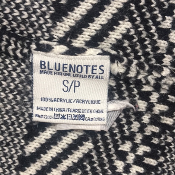 Beautiful sweater - Picture 3 of 4